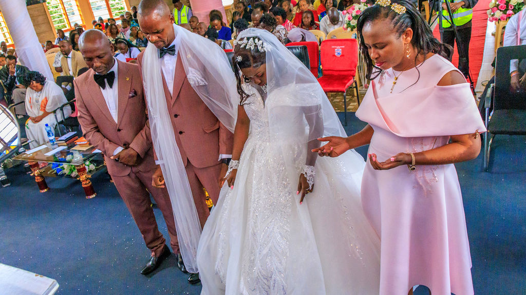 LEAH WEDS ONESMUS